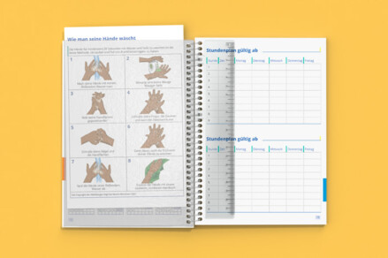 Hilfreiche Extras wie z. B. Lineale und Klarsichtfolien können einen individualisierten Schulplaner noch praktischer machen