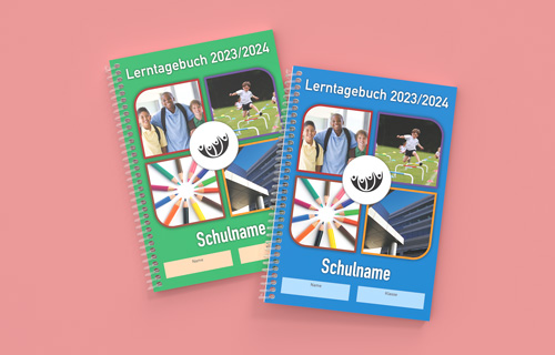 Zwei gleiche Umschlagsesigns eines Lerntagebuchs mit verschiedenen Farben zur Unterscheidung verschiedener Inhalte fuer verschiedene Altersgruppen