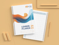Vorder- und Rückseite des SPc-Lehrerkalenders, bewährtes Organisationstalent für Lehrerinnen und Lehrer